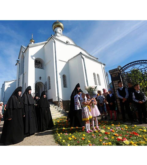 День памяти святителя Тихона Задонского-престольный праздник в Свято-Михайловском Березвечском женском монастыре