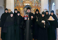 Сестры Березвечского женского монастыря поздравили епископа Полоцкого и Глубокского Игнатия с праздником Святой Пасхи