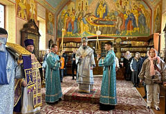 В Субботу Акафиста епископ Друцкий Евсевий совершил Литургию в Успенском женском монастыре Орши