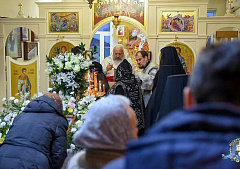 10 января в Тихвинском женском монастыре города Гомеля архиепископ Стефан совершил Божественную литургию