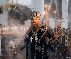 Архиепископ Гурий совершил утреню Великой Пятницы в Успенском соборе Жировичского монастыря