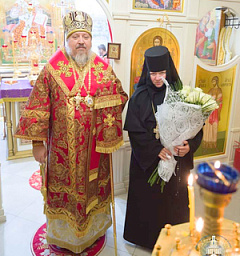 С 25-летием возведения в сан игумении и днем Ангела поздравили настоятельницу в Тихвинском женском монастыре города Гомеля