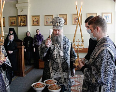 Архиепископ Новогрудский и Слонимский Гурий совершил литургию Преждеосвященных Даров в Благовещенском женском монастыре города Слонима