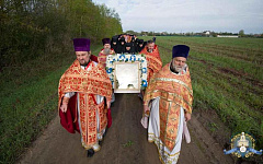 В Гомельской епархии на территории бывшего Макарьевского монастыря состоялись крестный ход и Божественная литургия под открытым небом