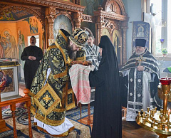 Последнюю в этом году литургию Преждеосвященных Даров совершил епископ Светлогорский Амвросий в Успенском женском монастыре деревни Казимирово