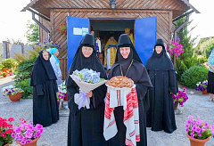25 июля в Успенском женском монастыре д. Казимирово епископ Светлогорский Амвросий возглавил Божественную литургию