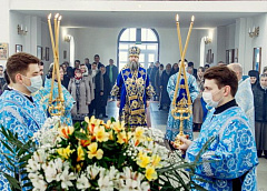 7 апреля архиепископ Гурий совершил Божественную литургию в Благовещенском женском монастыре города Слонима