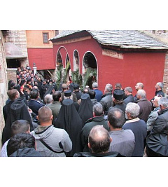 Праздничное богослужение в афонском монастыре Дохиар