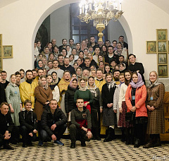 Участники зимнего слета православной молодежи БПЦ совершили экскурсию по Жировичскому монастырю, а ночью молились в Никольском храме обители