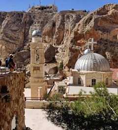 Монастырю в сирийской Маалюле передан комплекс электрооборудования на базе солнечных панелей
