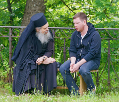 Архимандрит Дамиан (Цветкович): «Перестаньте бегать за монахами!»