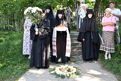 9 июля в Иоанно-Богословском женском монастыре в Домашанах отметили престольный праздник храма Тихвинской иконы Божией Матери
