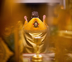 В новогоднюю ночь в Юровичском мужском монастыре совершили Божественную литургию, за которой молились о недужных