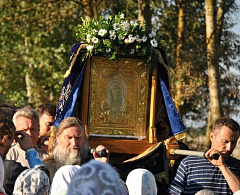 15 августа в Никольский монастырь города Могилева прибыл крестный ход с мироточивой иконой Пресвятой Богородицы «Умиление» (Локотская)