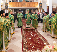 Митрополит Вениамин совершил Божественную литургию Преждеосвященных Даров в Софийской обители города Слуцка