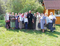 15 августа епископ Порфирий совершил Божественную литургию на Архиерейском подворье в честь преподобного Паисия Святогорца в деревне Ольжево