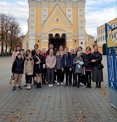 В дни школьных каникул в Спасском монастыре Кобрина совершили «детскую» Литургию для воспитанников монастырской воскресной школы