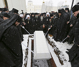 32-Отпевание и погребение архимандрита Кирилла (Павлова )  http://www.patriarchia.ru/db/text/4811922.html