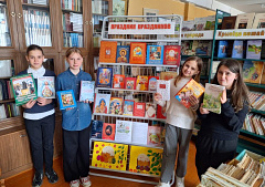 Пасхальные книжные выставки организовал Брестский Рождество-Богородицкий женский монастырь в школьных библиотеках города
