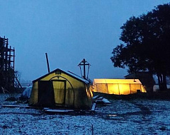 Братия Благовещенского монастыря на юге Карелии третий год живет в палатках